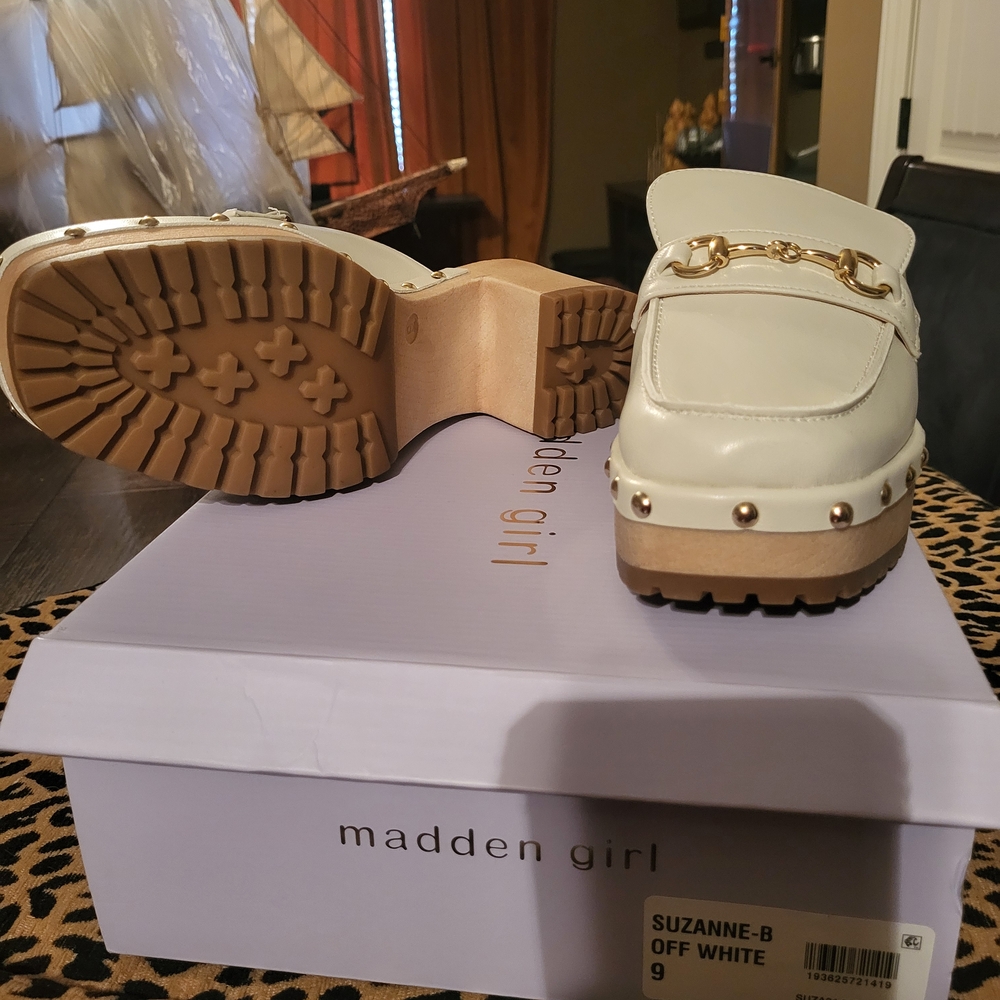 Madden Girl Cream Mules with Gold Details - Picture 3 of 4